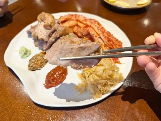 쌈장·홀그레인 머스타드·와사비 세 가지 소스