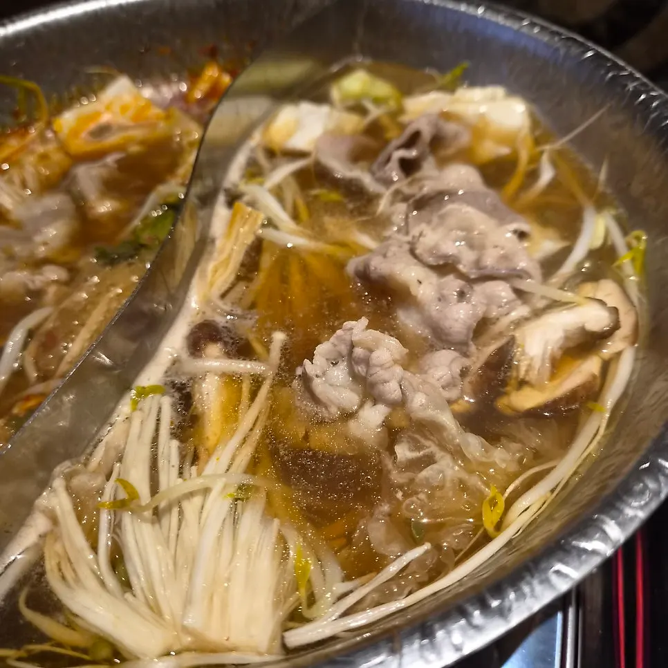 붉은 국물의 마라전골 부분