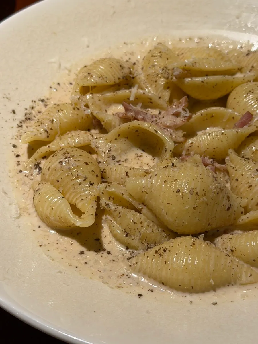 A plate of thick perilla cream pasta