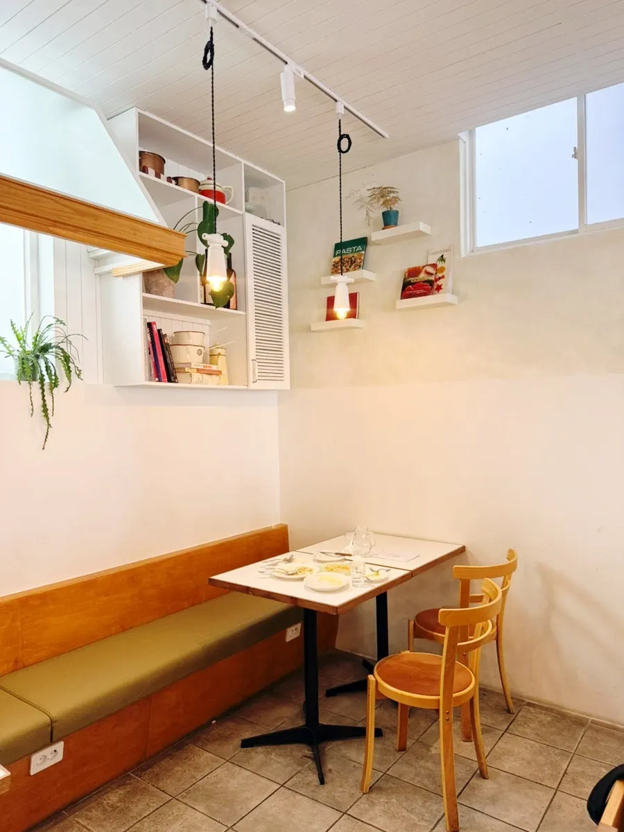 Brunch space suited to a date