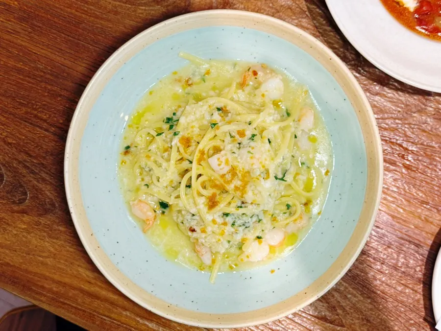 Two main dishes at Odd Bird Oliver