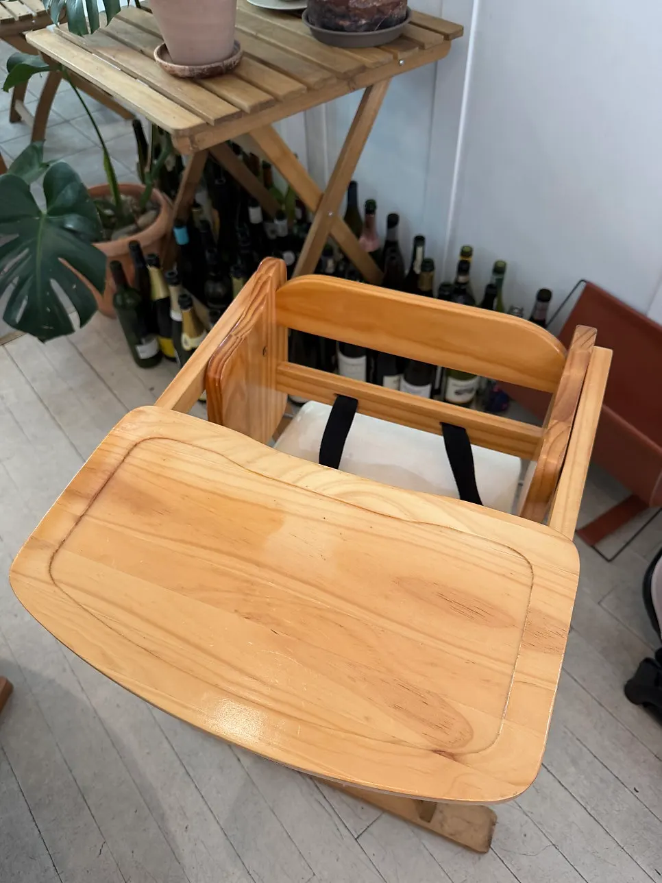 Seating inside Odd Bird Oliver