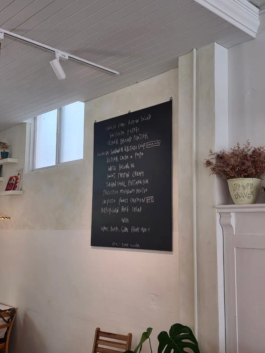 Seating area with a brunch-restaurant atmosphere