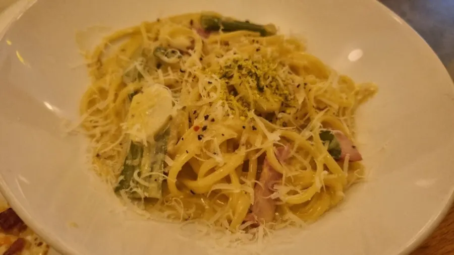 Bacon cream pasta