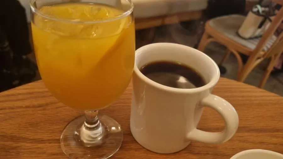 WERK filter coffee and orange juice