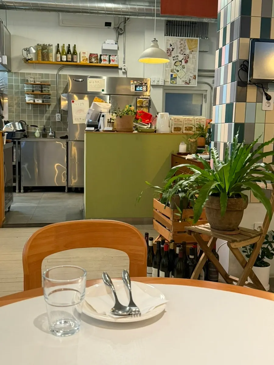 Interior lighting and decor at Odd Bird Oliver