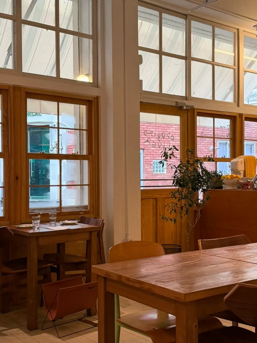 Interior details of the Jeonpo brunch restaurant
