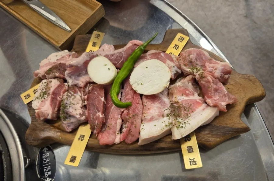 신선해 보이는 뒷고기 세트