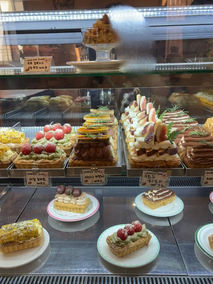 Various flavors of Hippy cream pie lined up