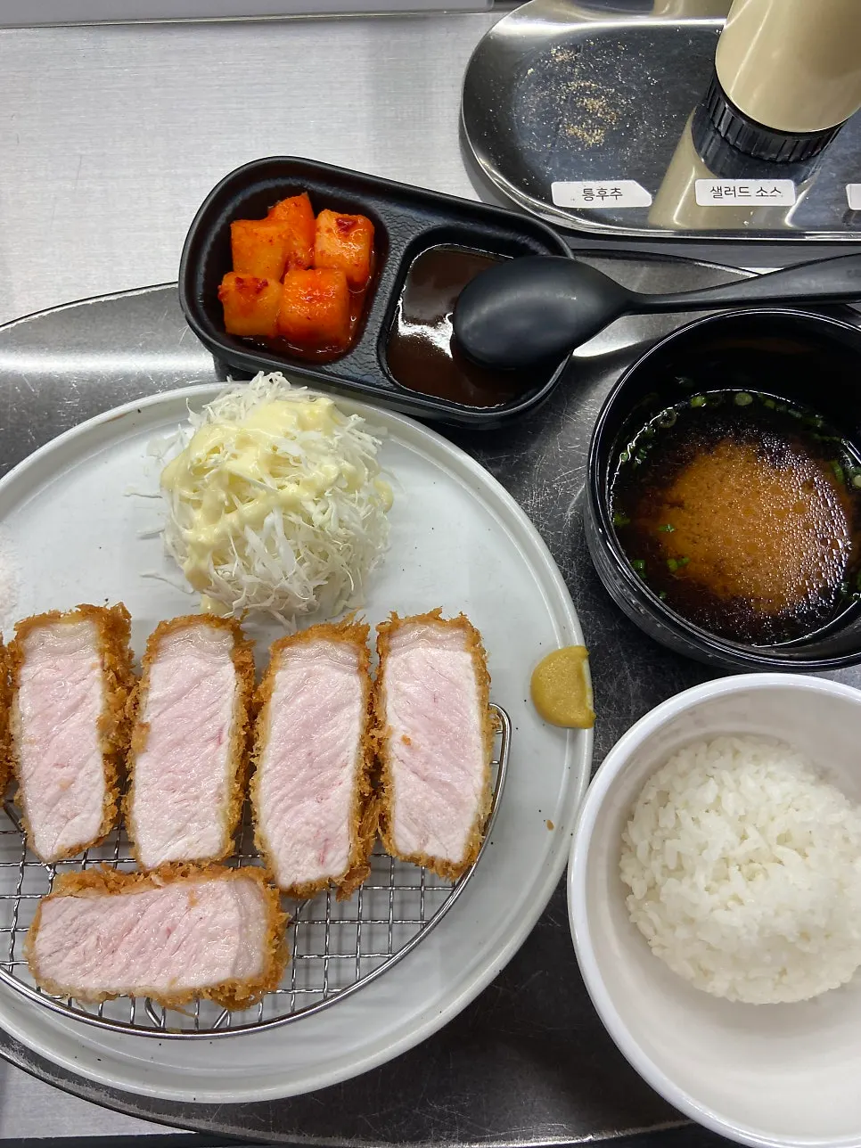 Tonkatsu dining utensils and sauces