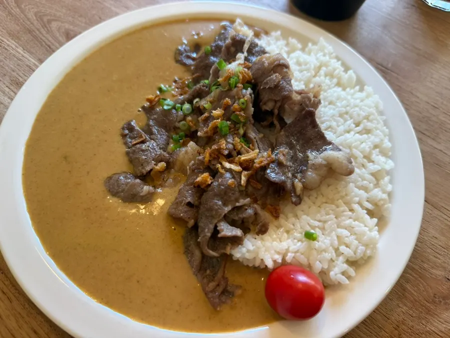 Freshly served brisket cream curry