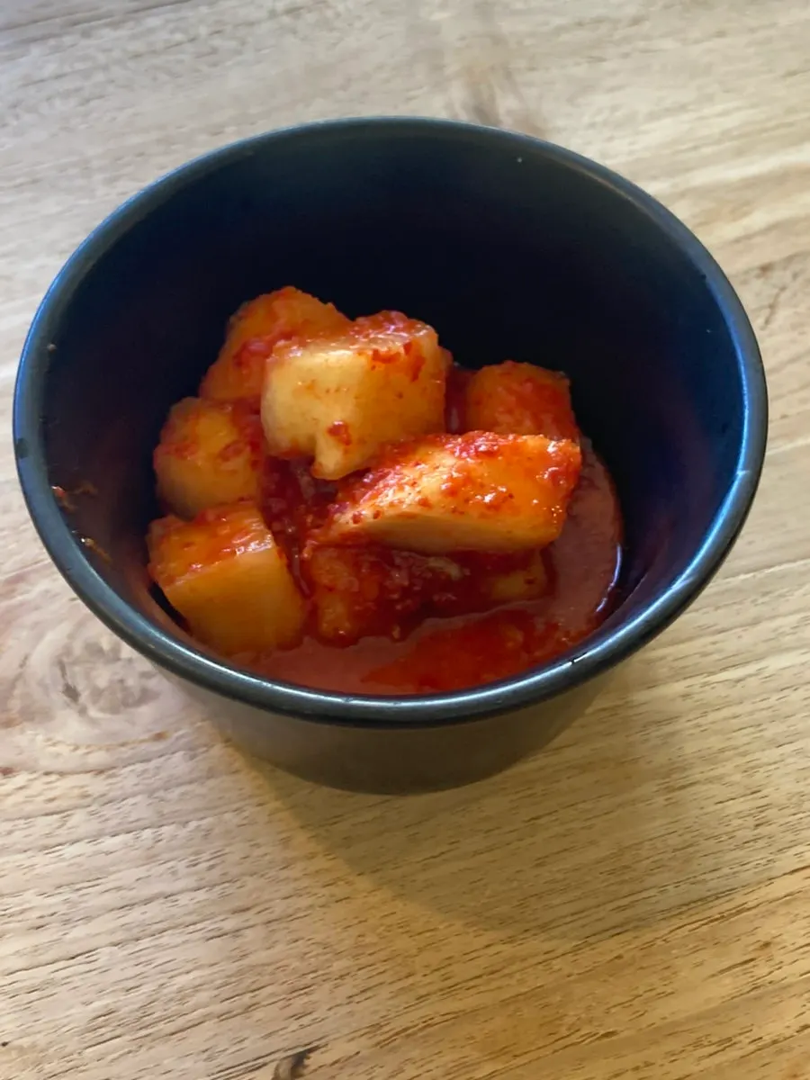 카레와 함께 나온 깍두기