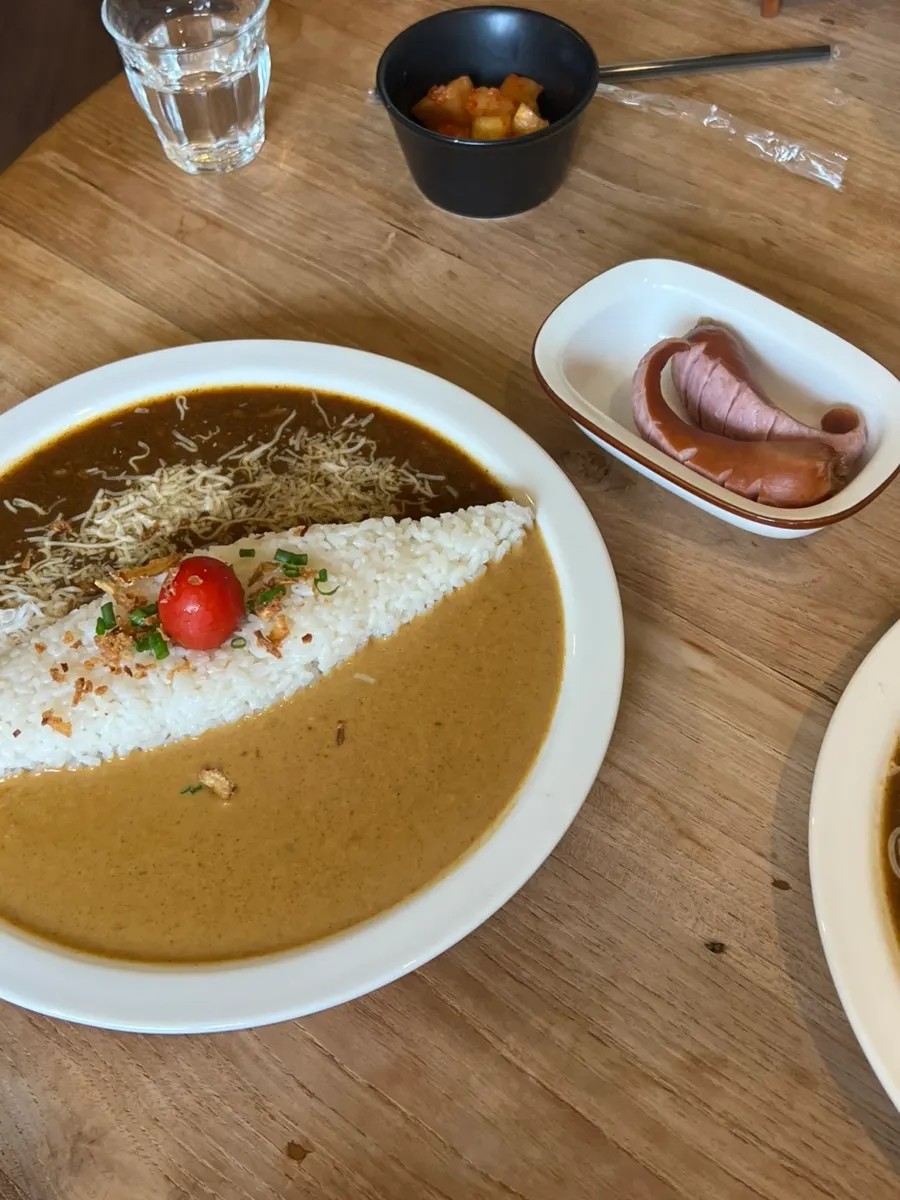 고소한 크림카레를 밥과 함께 뜬 모습