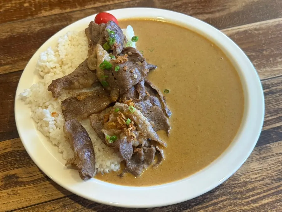 Curry with sausage and cheese