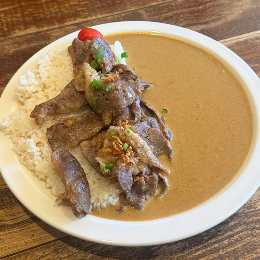 牛カルビがのった牛カルビクリームカレー