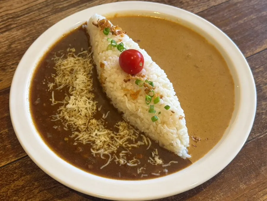 A bite of curry with kkakdugi