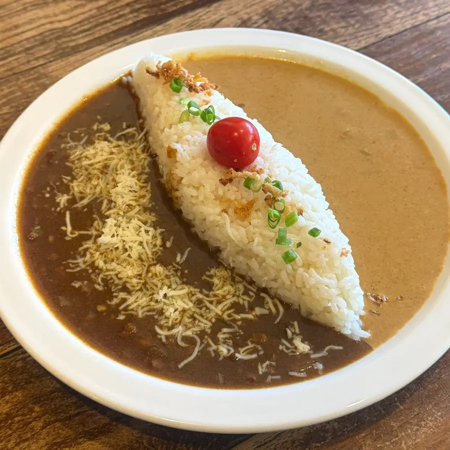 Half-and-half curry with cream curry and house special curry