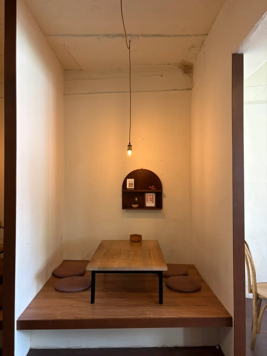Sarugak20 dining space