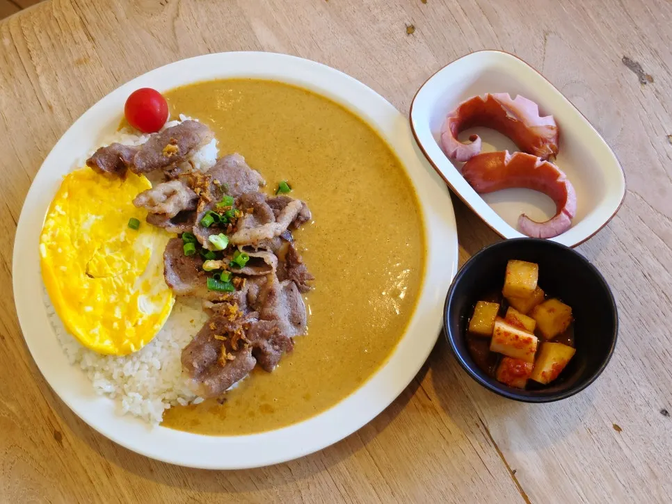 탱글한 소세지 토핑 한 점