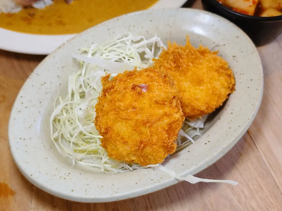 카레와 함께 나온 시원한 깍두기