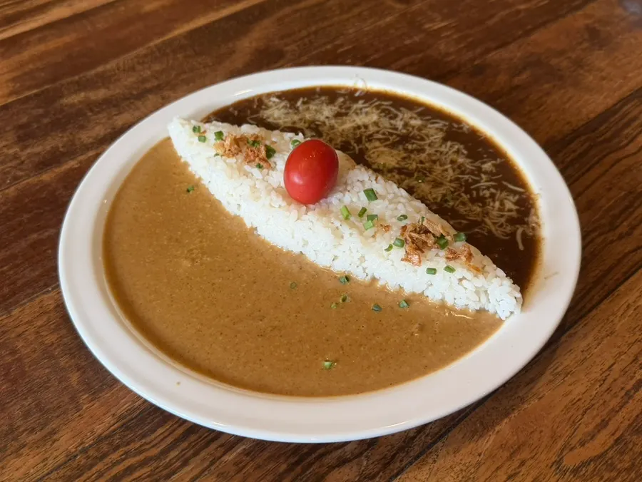 포슬포슬한 밥과 부드러운 크림카레