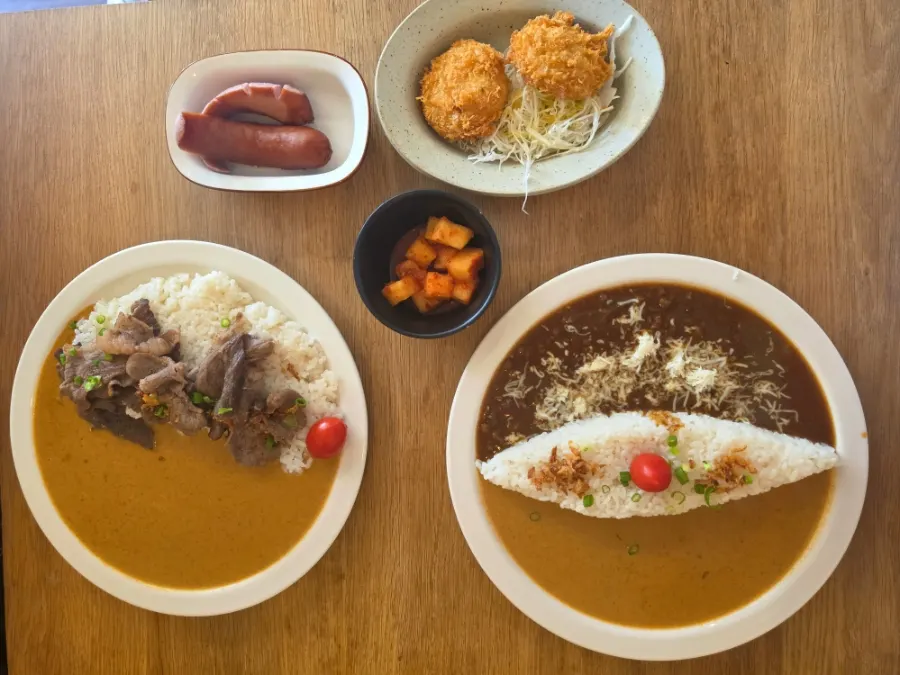 Curry meal spread at Sarugak20 in Jeonpo-dong