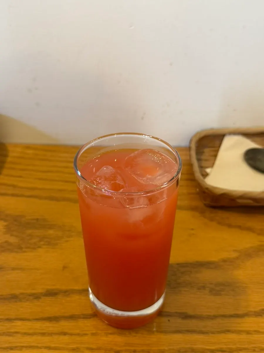 조명이 비치는 사루각20 세면대 공간