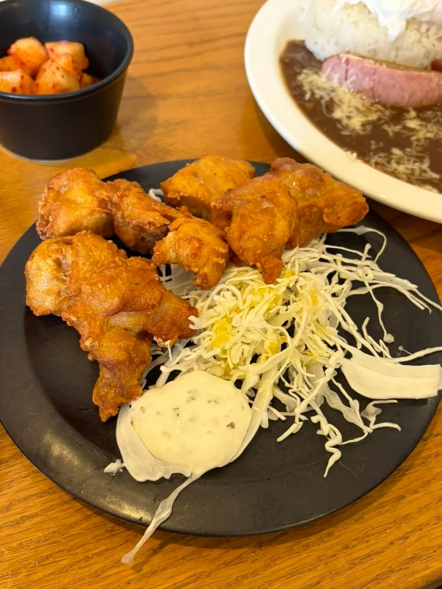 크림카레와 특선카레가 함께 나온 반반카레