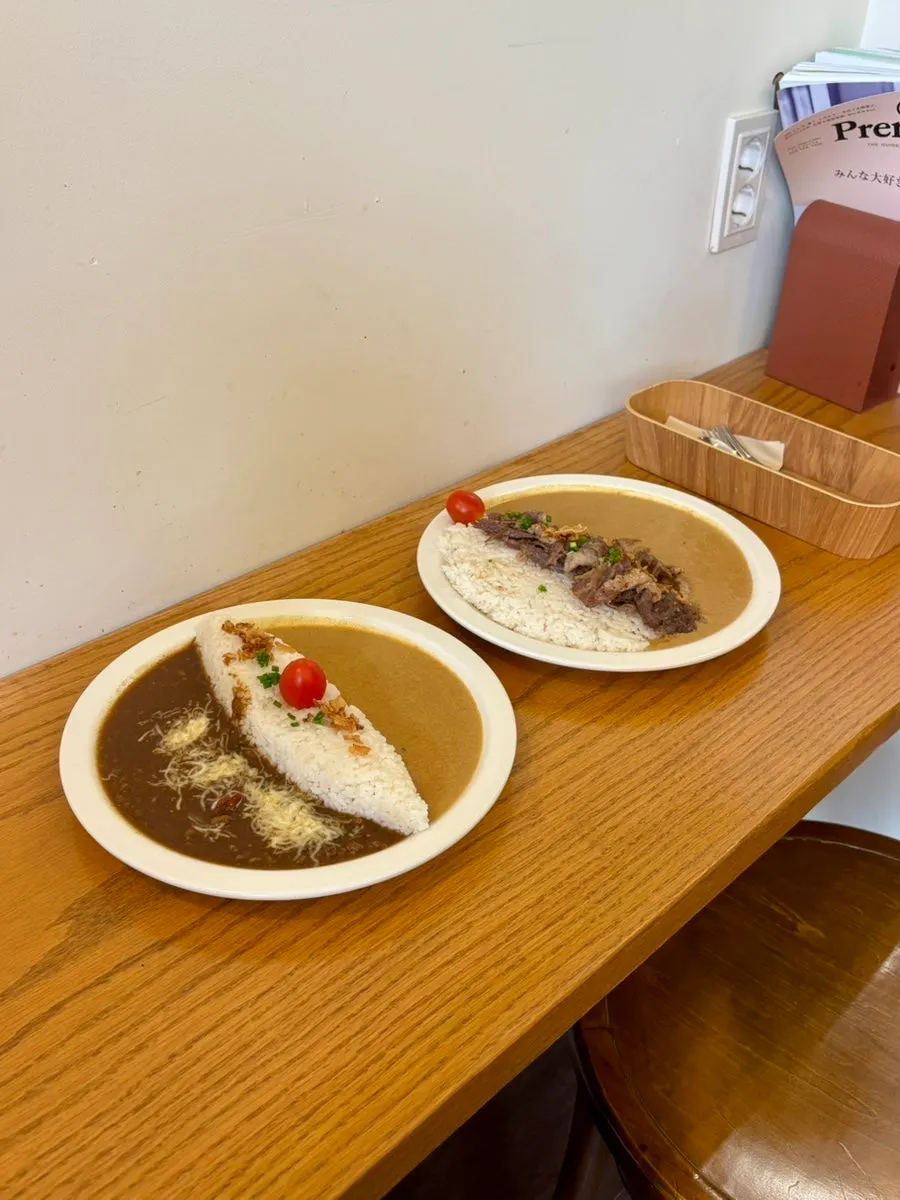 왼쪽 반반카레 오른쪽 차돌크림카레