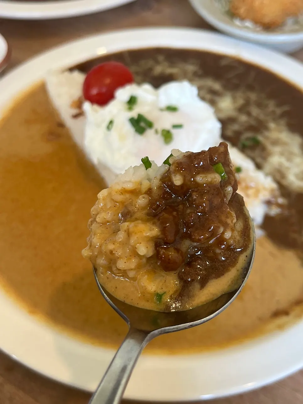 수란 토핑을 올린 카레