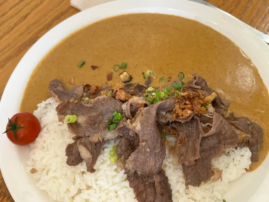 Beef brisket cream curry piled high with cheotdol