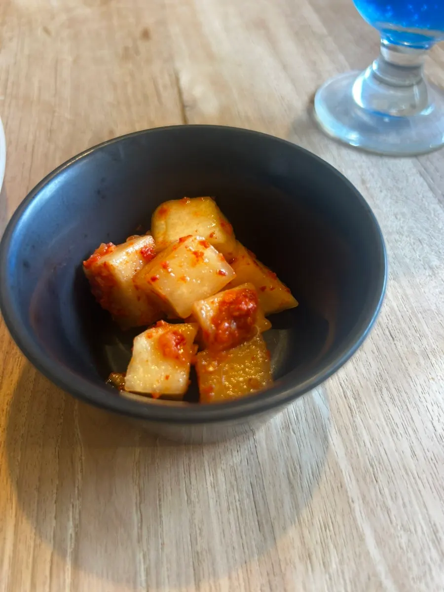 Small kkakdugi served as a basic side