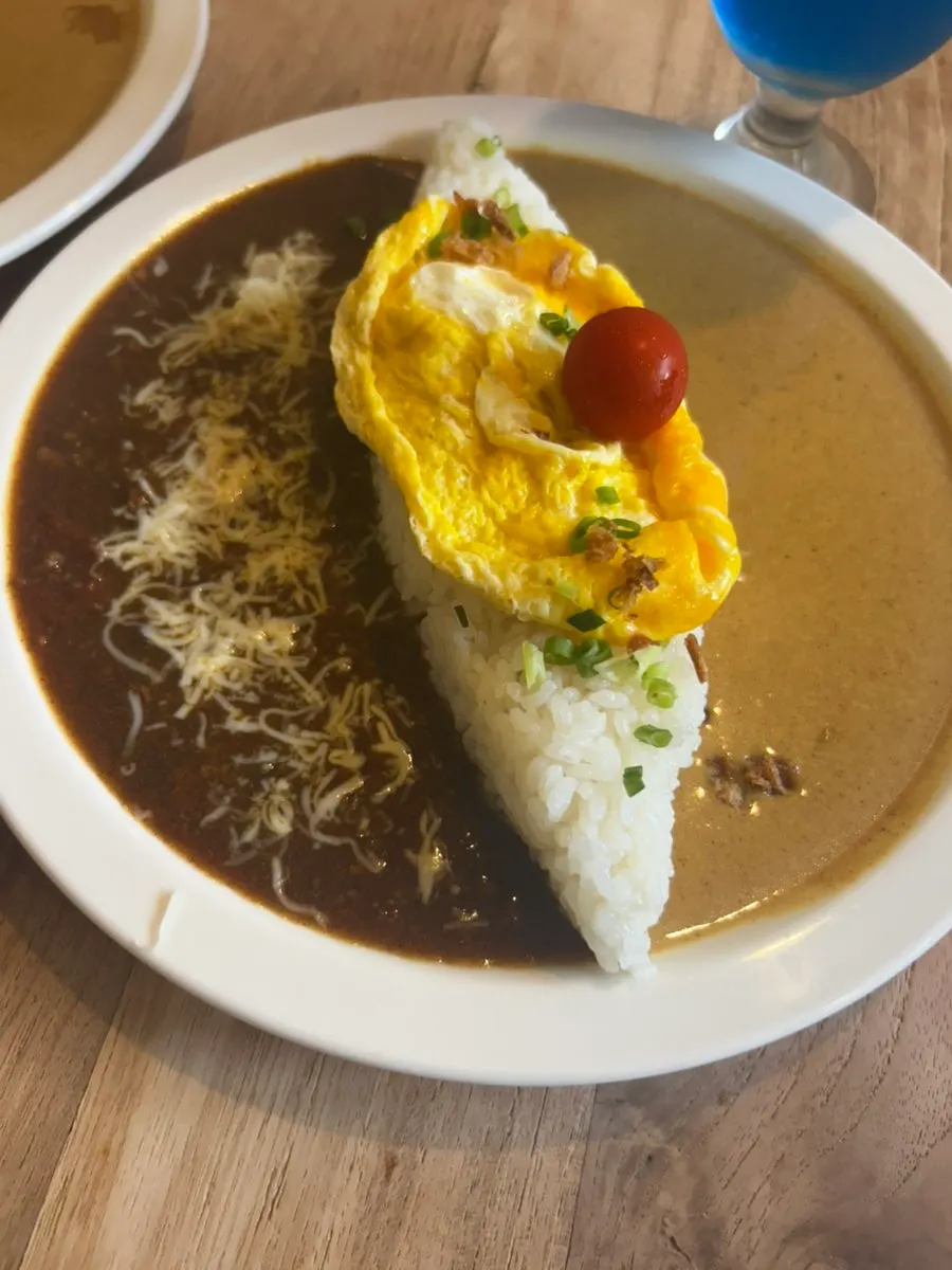 Sarugak20 curry with added omelet