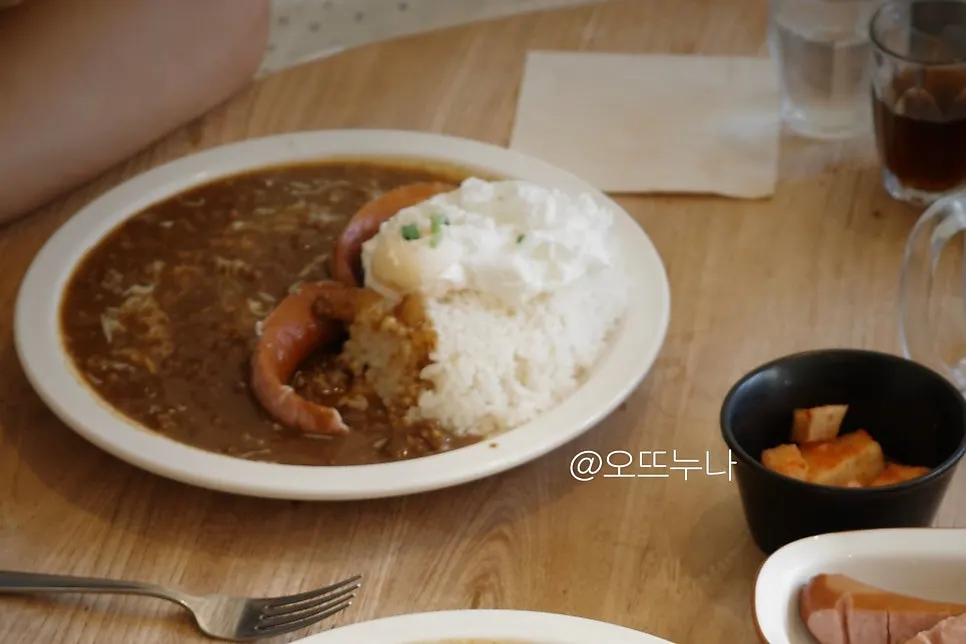 달걀 토핑 올라간 소페셜카레