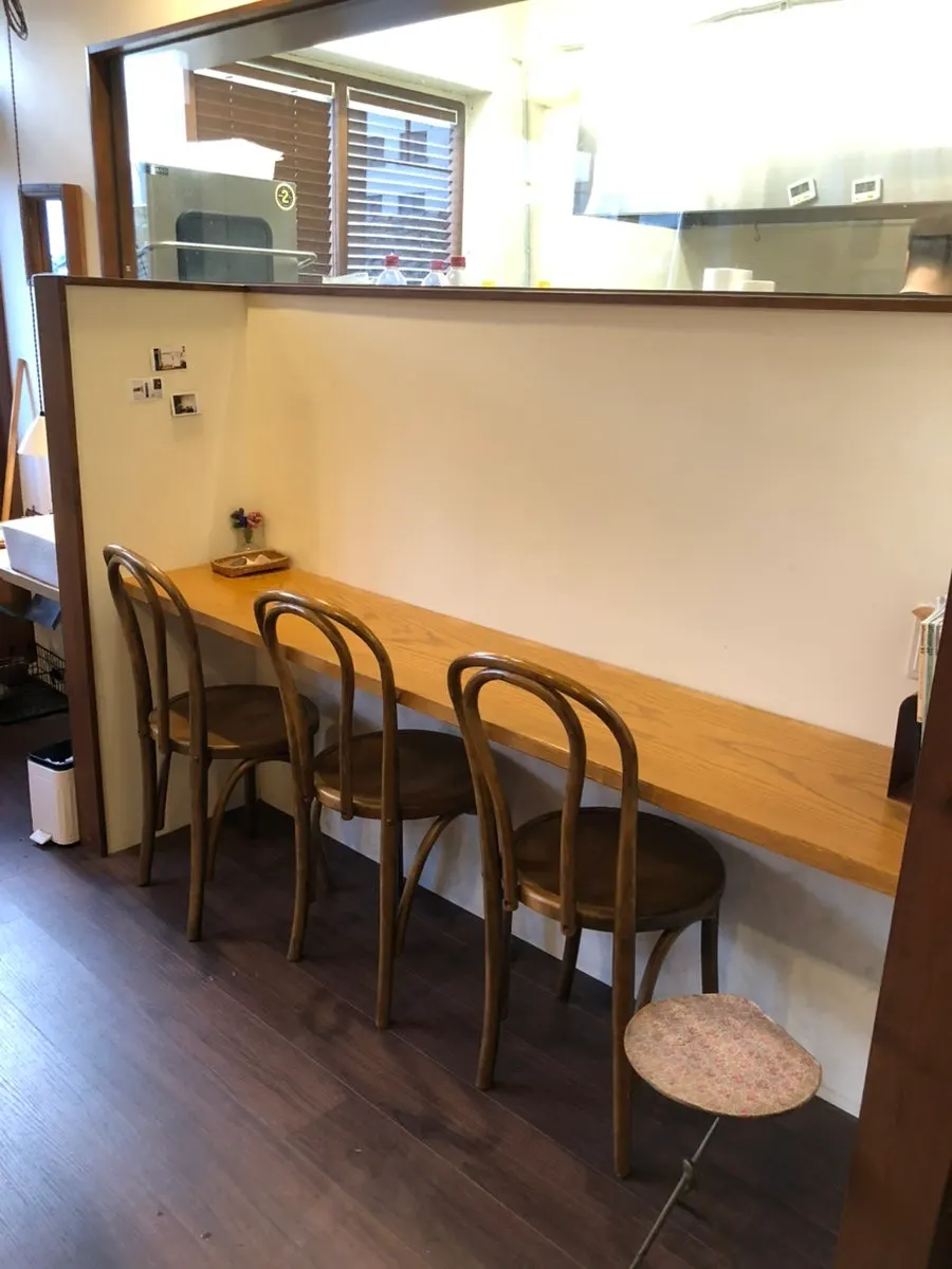 사루각20 좌석과 좌식 테이블