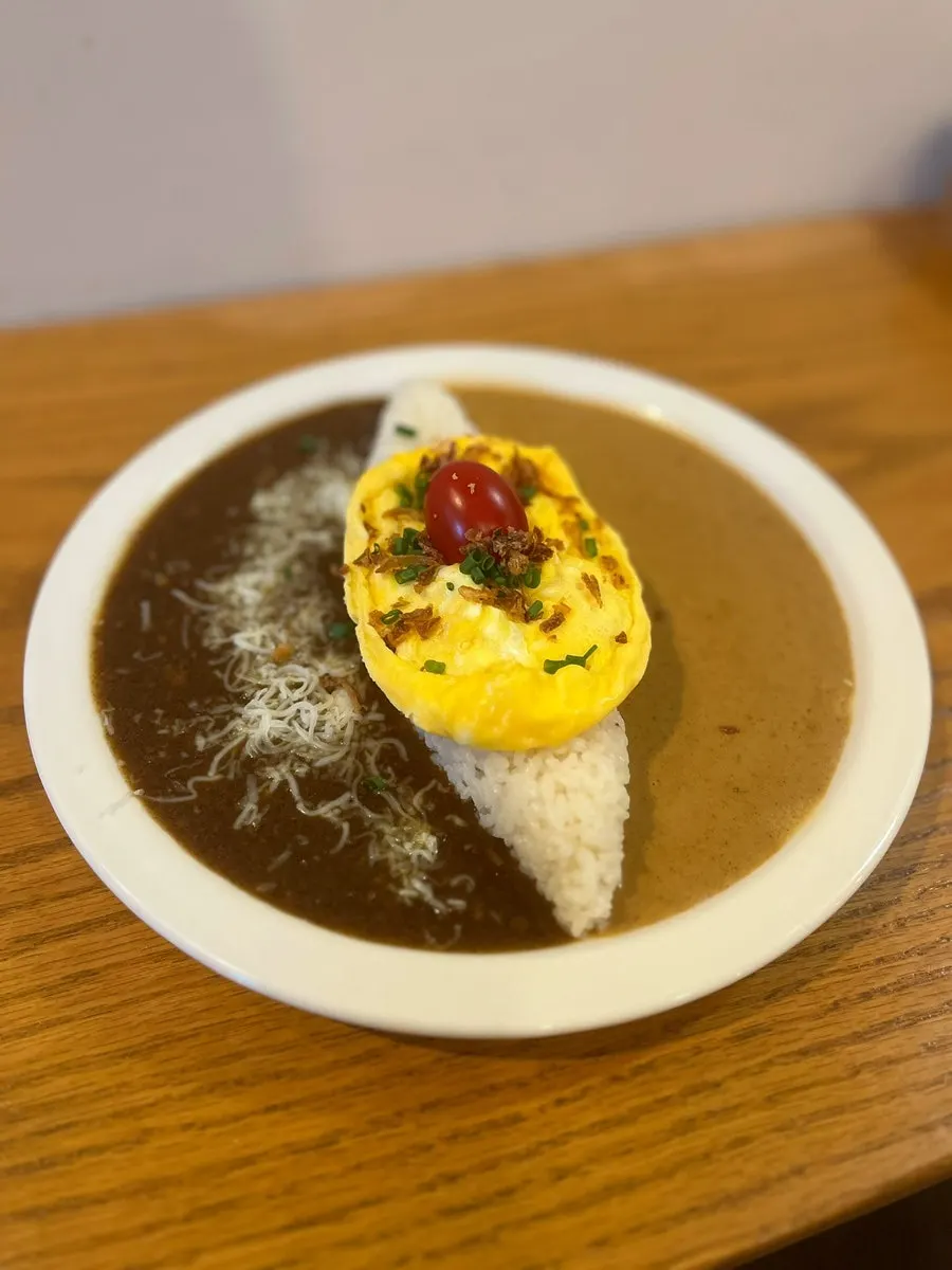 사루각20 반반카레 한 상 차림