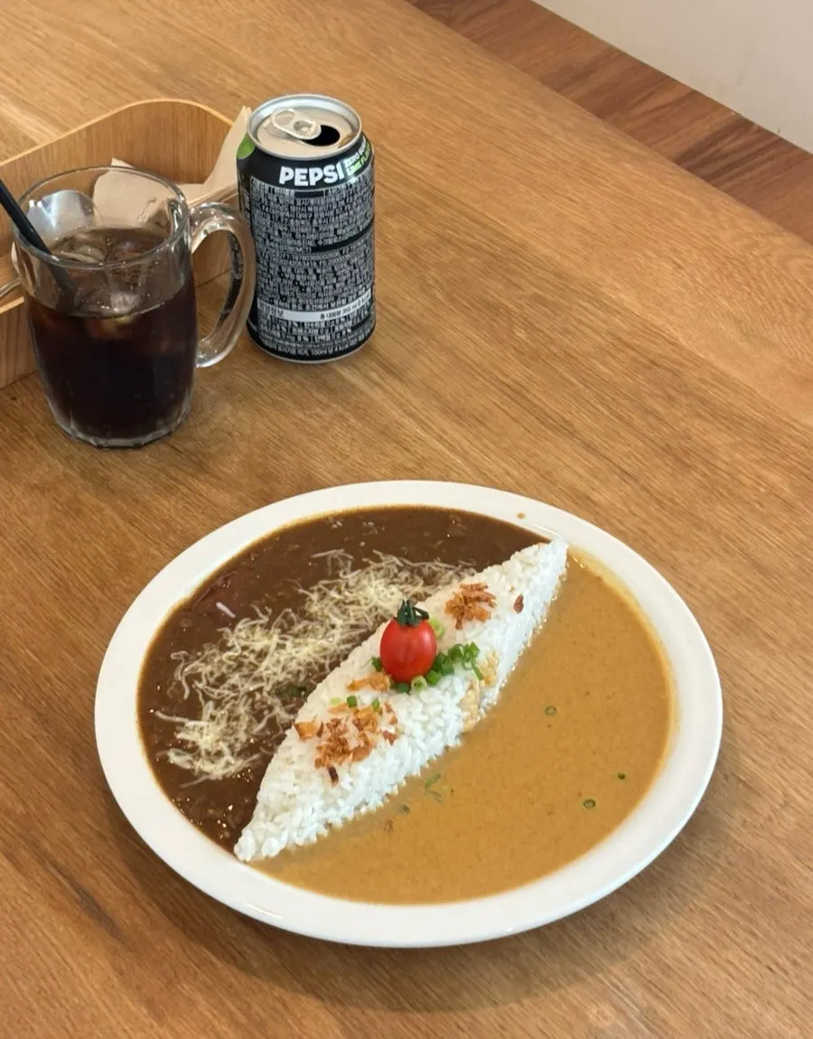 Half-and-half curry with a tomato accent