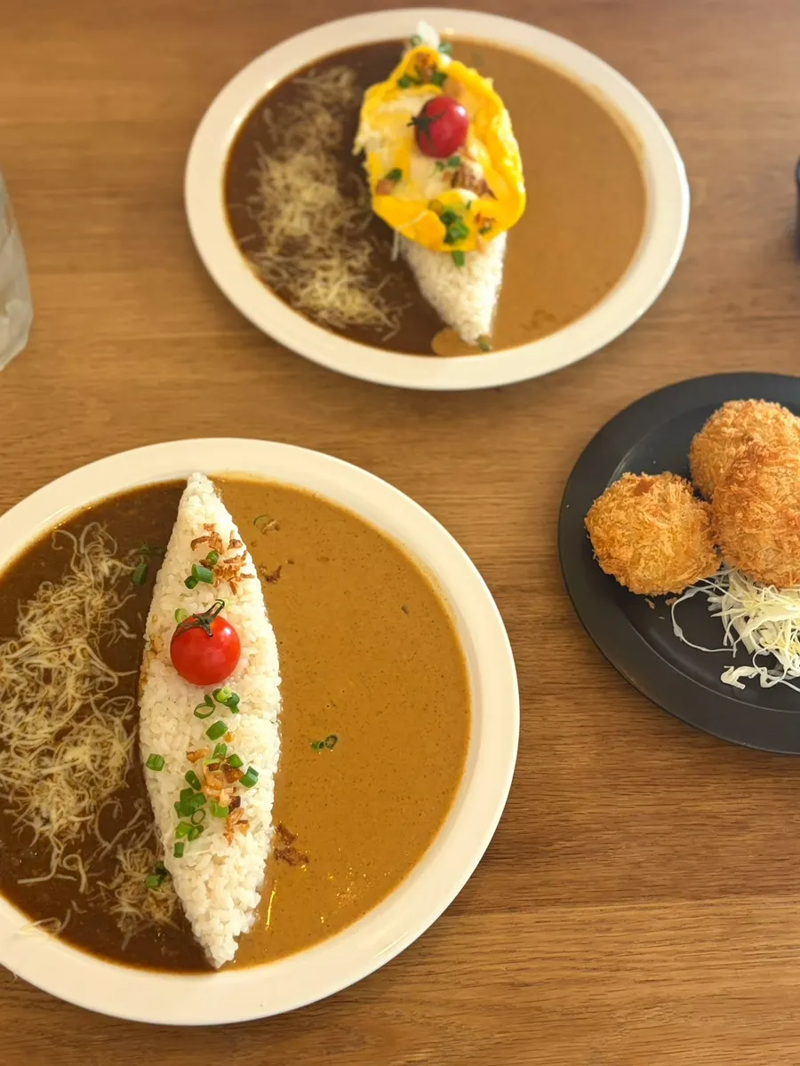 A plate of half-and-half curry split into cream curry and special curry