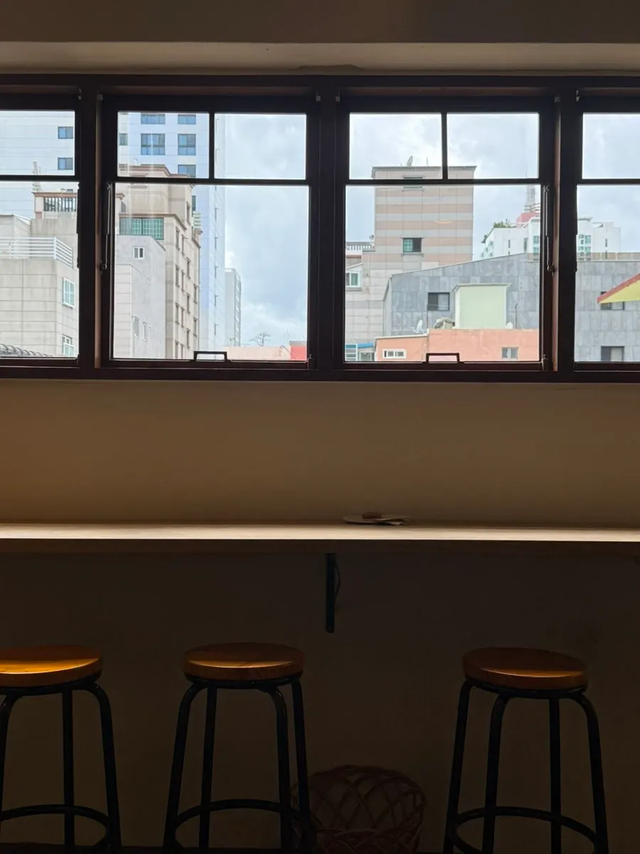 Cozy interior at Sarugak20