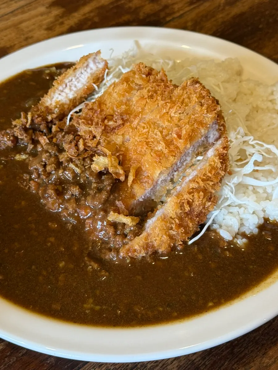 Sarugak Curry with tonkatsu and cabbage