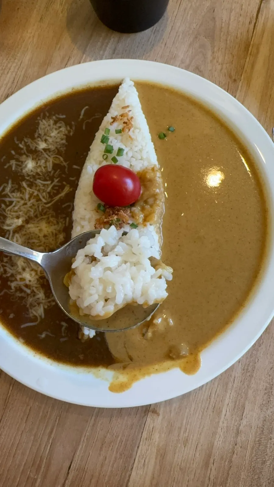 Two-colored half-and-half curry