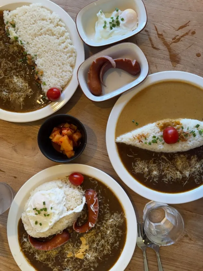 Half-and-half curry and Sospecial Curry meal