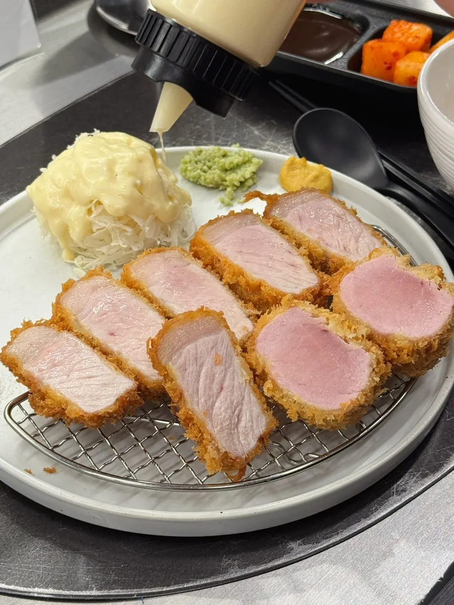 Featured photo from a tonkatsu visit to Hets Jeonpo in Jeonpo
