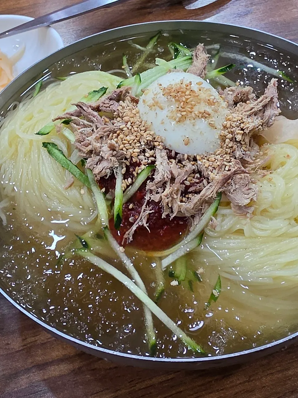 Mul-milmyeon broth and noodles as the ice melts