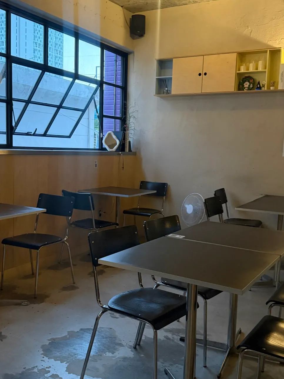 Table seating good for group gatherings