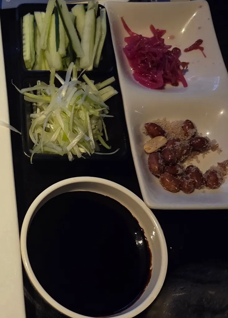 Complimentary roasted peanuts served before ordering