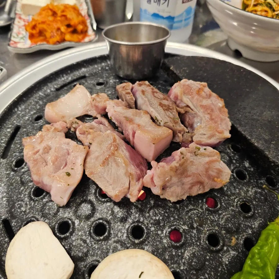 Dwittongsal placed on the charcoal grill