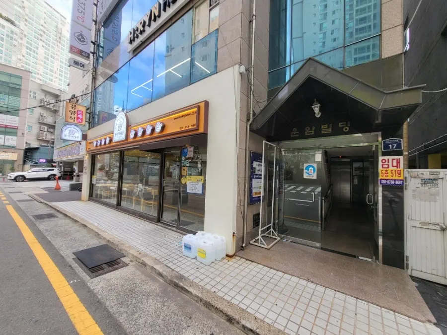 Street around the Double D building near Bujeon Station