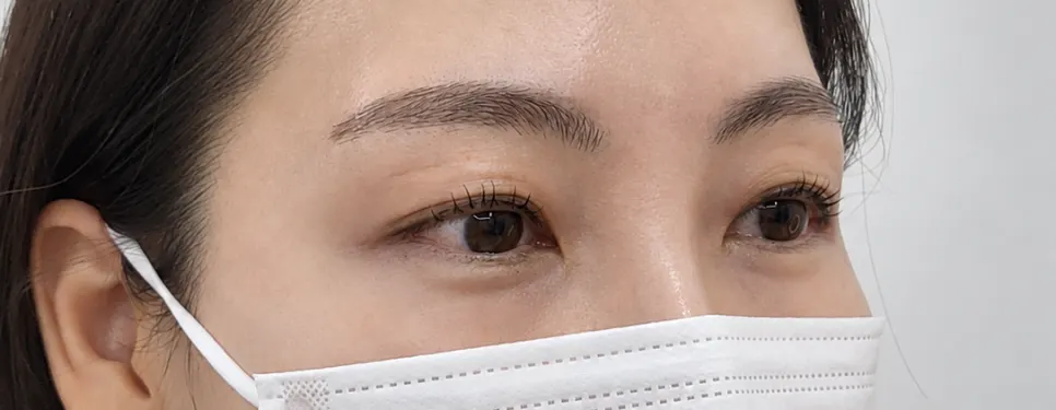 Lashes lifted with curl after the lash lift