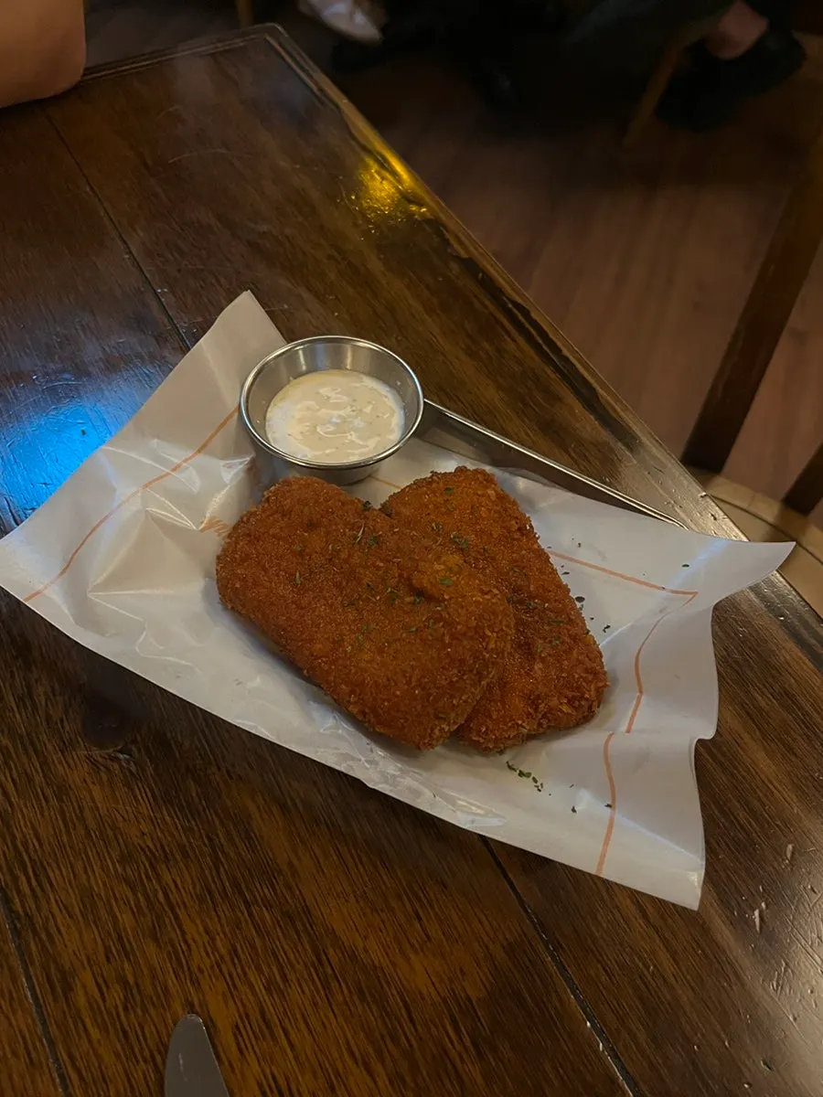 사이드 메뉴 통모짜렐라 치즈스틱 한 접시